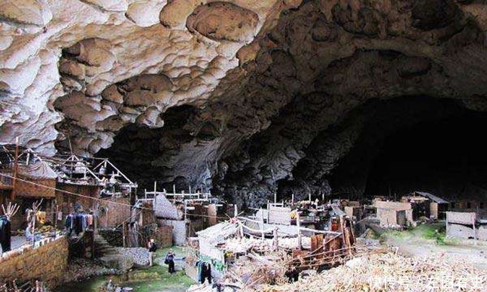 中国最奇怪的村庄，村民住在千米深的洞穴中，给钱也不愿搬