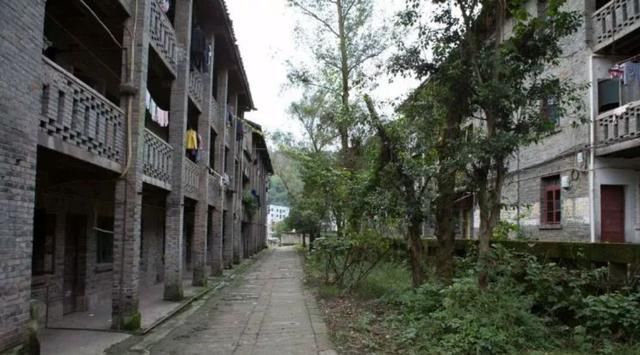 四川这座兵工厂，辉煌至极，警卫森严，完成中央一号绝密任务