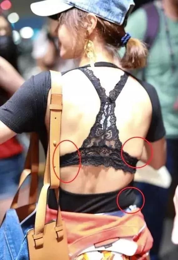 蔡依林性感T恤大露背，却被网友吐槽内衣款式太大妈
