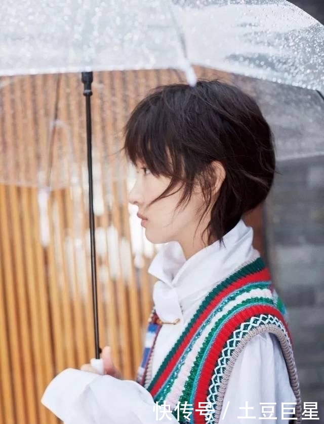  『时髦』衬衫+小高领的搭配=开春最流行的穿搭！