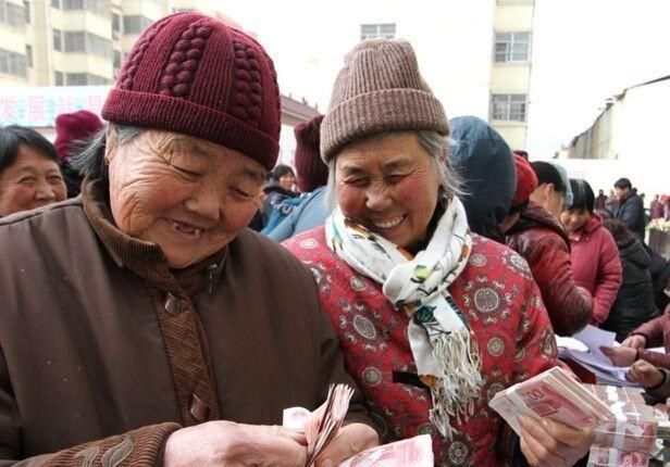 我国现在退休人员养老金平均是多少？