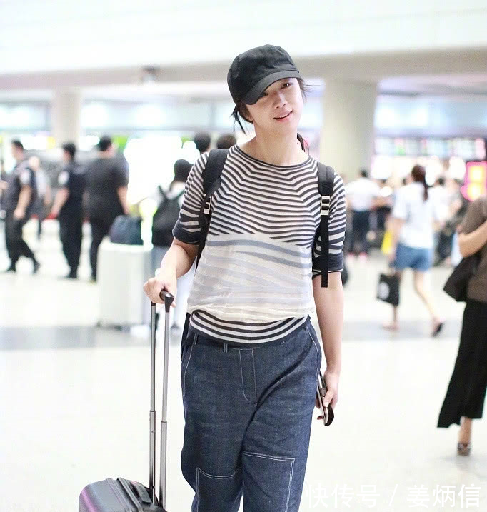 平时穿得像路人，一上台却惊艳众人，汤唯给女明星做了最好示范！