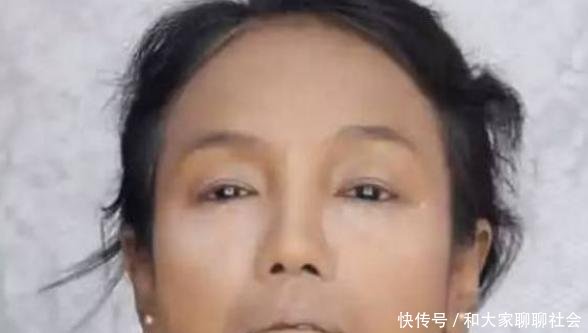 三十多年没有化过妆的清洁工，第一次化妆把自己看哭了