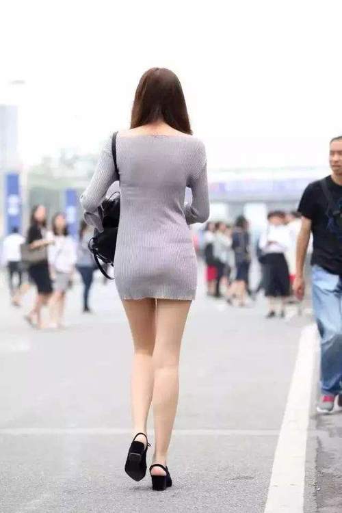 包臀裙的女生: 如果图5能做哥的女朋友, 那真是三生有幸