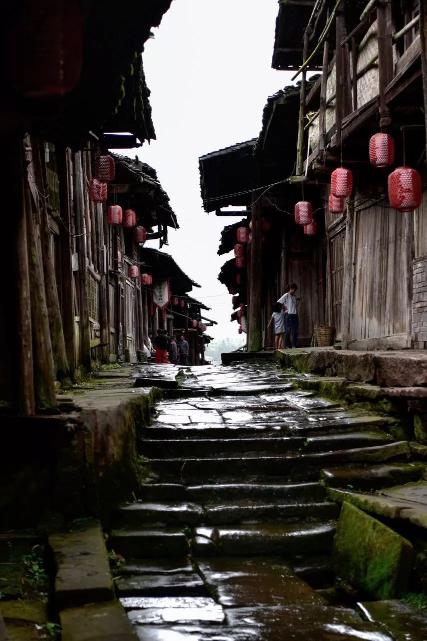 四川这座小城，叫板稻城亚丁，不输江南，藏着亚洲第一云海，高铁