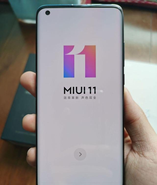 『硬件』用了一年iPhone XR突然换到小米10,亮屏之后差距太大了!