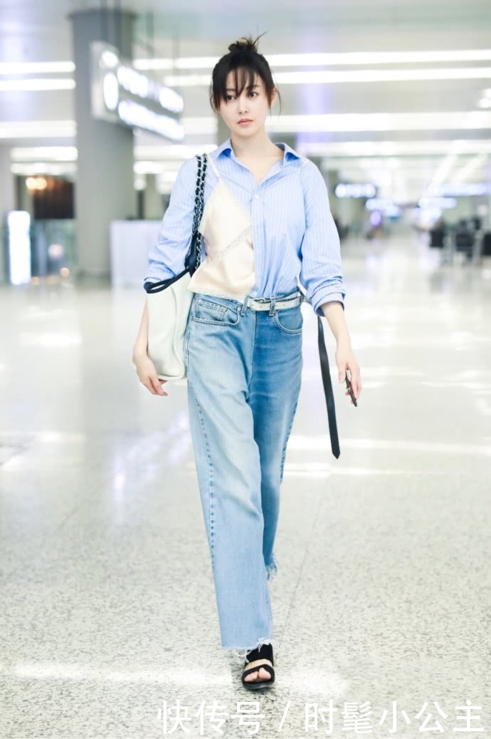 张天爱太大胆！短裤都短到纽扣这儿了，网友：非逼着人看三角区吗