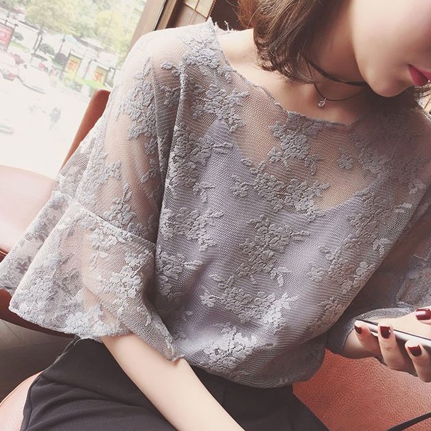 现在的小姐姐真敢穿!这么性感的“透视装”直接穿出门，太美了