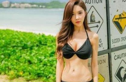 漂亮动人的泳衣美女，青春少女之气尽显迷人风采！