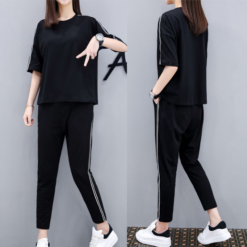 女人运动服要修身，傲人身姿，曲线撩人，彰显魔鬼身材，显气质