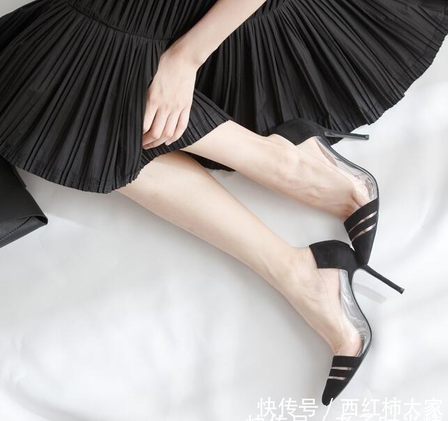 「圆钉」透明水晶高跟鞋,显女性的时尚性感