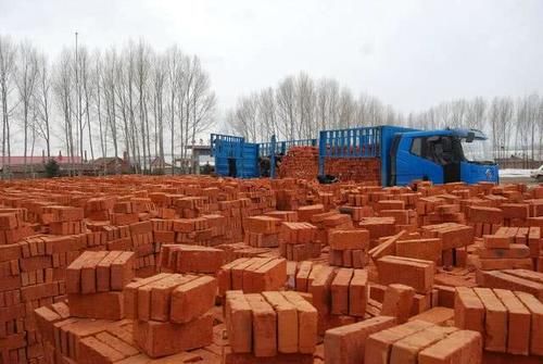  黏土砖@农村的红砖一直涨价，越禁止越贵？其实，农村并没有禁止