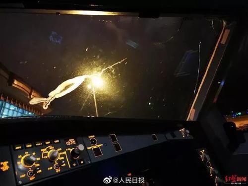  【高空】风挡玻璃现裂纹，航班万米高空急降！“中国机长”重现