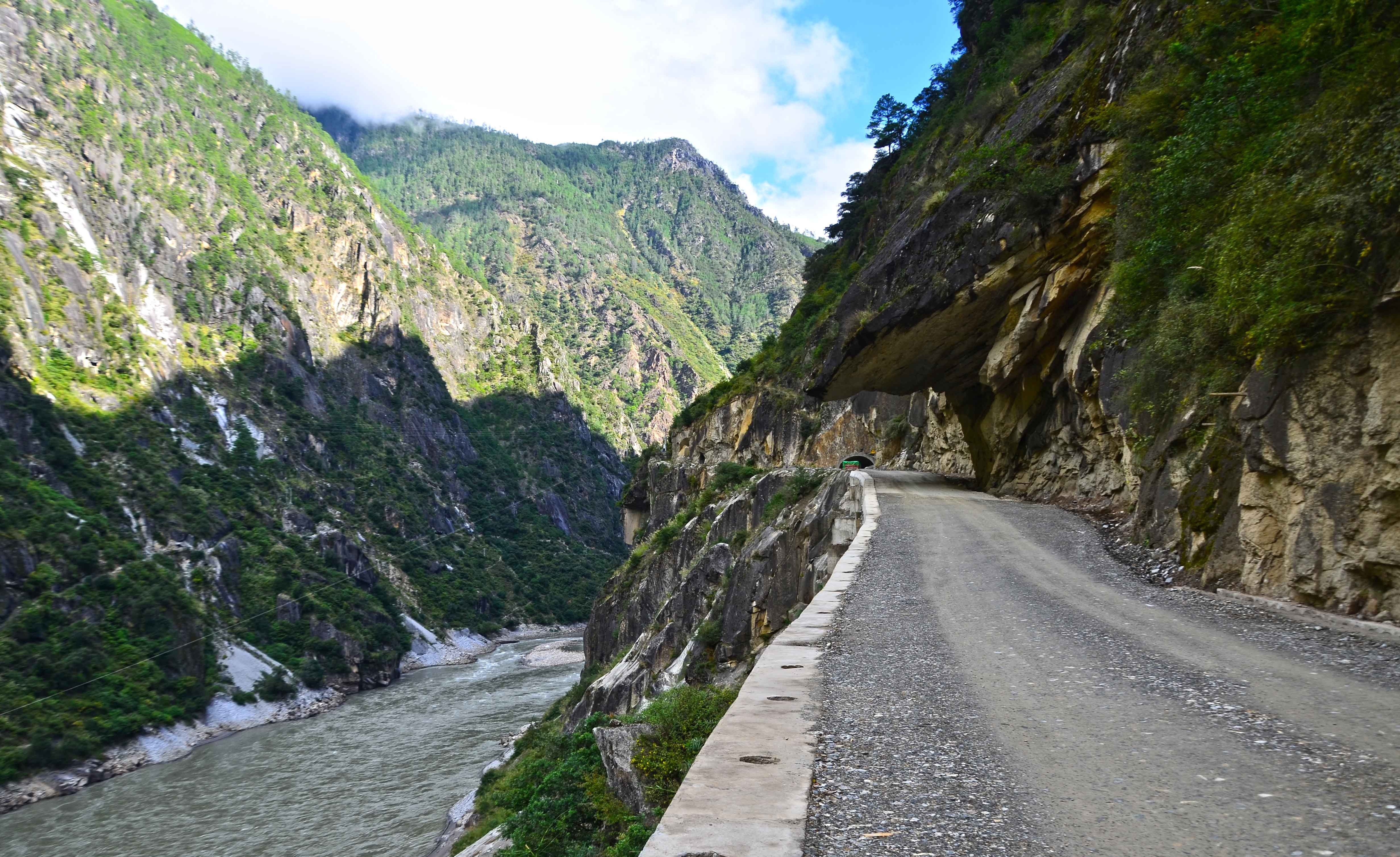 真正的怒江第一湾在哪里?不在西藏不在缅甸，而是在云南
