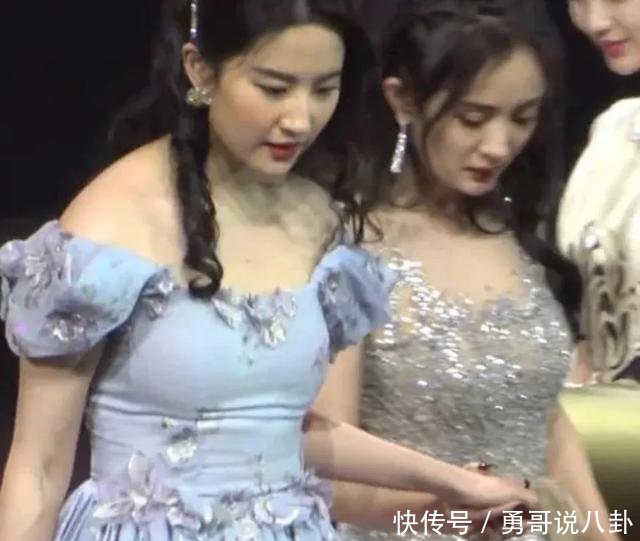 女明星都难逃发腮刘亦菲仙气不再,赵露思五官