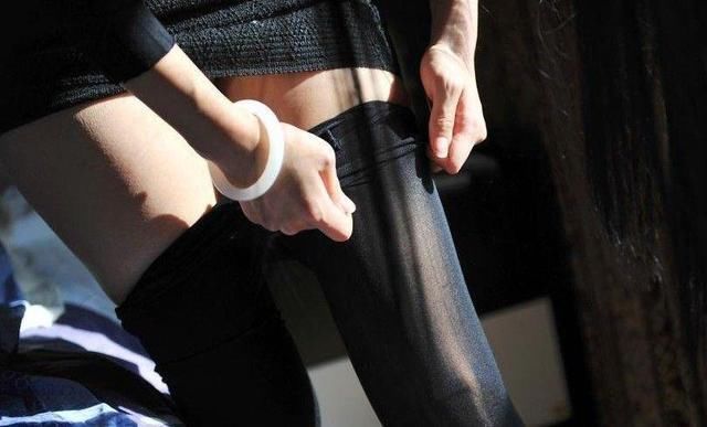 直击女大学生放弃安逸的银行工作，选择成为一名模特的真实生活