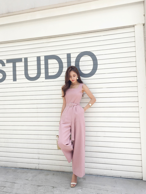 头条女神孙允珠，蜜桃汽水碎冰亮丝束腰阔腿裤