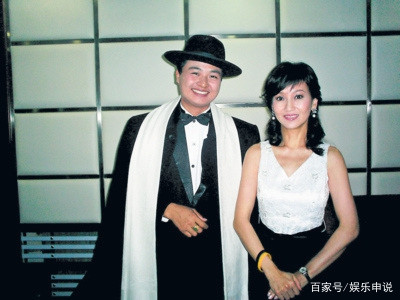 63岁赵雅芝三个儿子近照,颜值天差地别,他输了