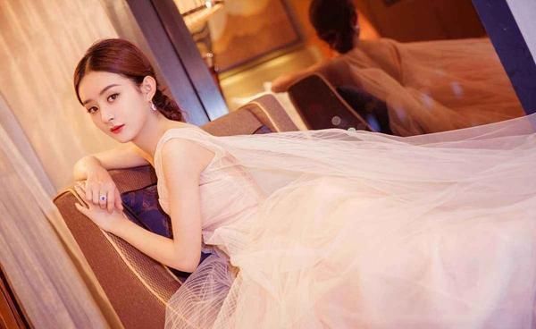 卓伟朋友圈爆料赵某颖怀孕不足3月有2版本，冯绍峰当爹3大蹊跷