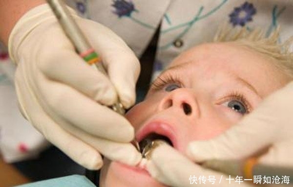 用奶瓶@宝宝啥时候该戒奶瓶?如何戒?戒晚有啥危害?一次性全讲透