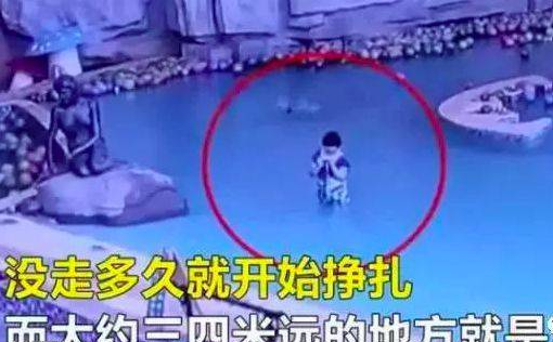 在他回复完女友发来的“有你真好”后,车子撞上了路边的路灯,网