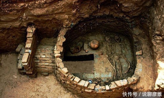 此地建电站淹没30万亩良田，50年后，潜水员发现一石碑引大风波