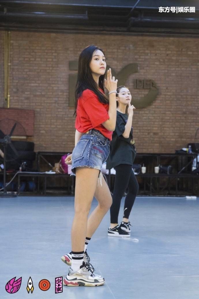 火箭少女官博更新，晒出火箭少女练舞照，疑似辟谣解散传言?