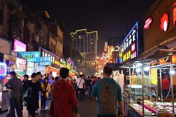 「菠萝蜜」南宁:请打量这夜色