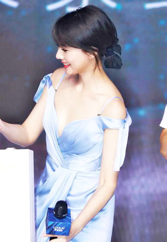 高圆圆参加活动照片流出，眼袋超明显，女神真的不再年轻了?