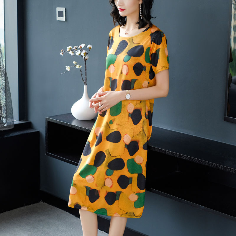 好的，我知道妈妈们都爱什么样的衣服了，看哪!都在这儿呢