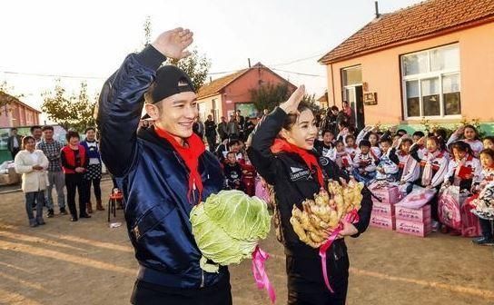 黄毅清连发四文声援黄晓明 称他和古天乐韩红一样实打实献爱心