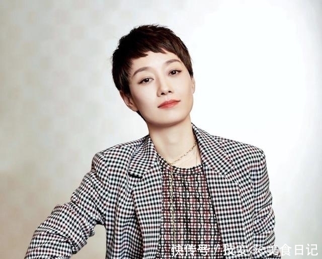 『女人』马伊琍穿的“大衣”火了!内搭毛衣时髦又保暖,适合40岁女人