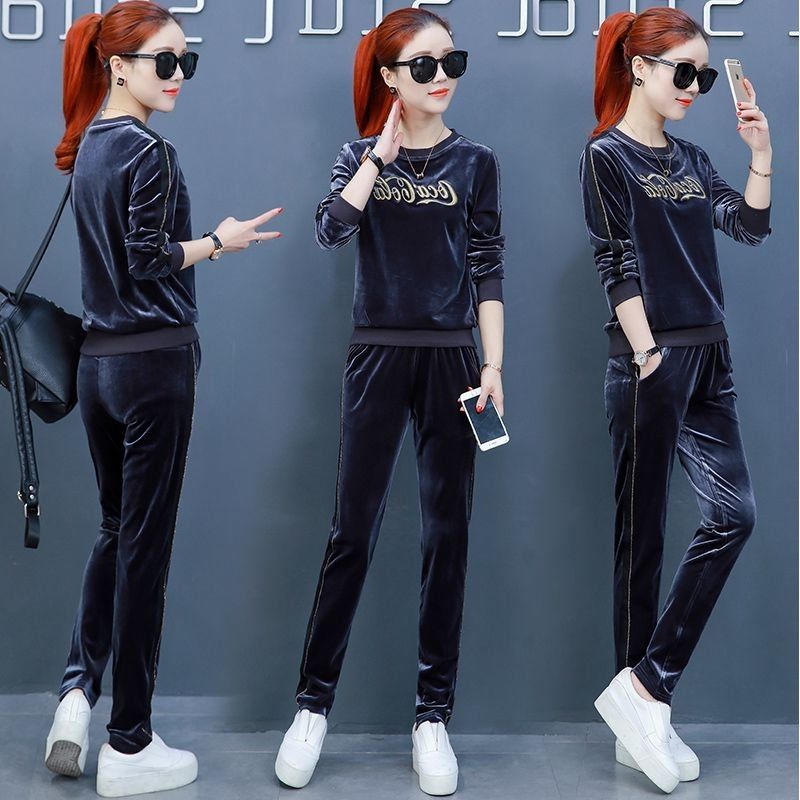 43岁老婆真的会打扮，中秋节出游，穿上时髦套装，把我都美醉了