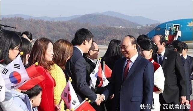  [韵味]越南第一夫人太惊艳！一袭紧身中国风旗袍，尽显东方女性独特韵味