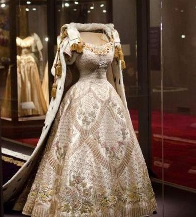 伊丽莎白二世女王和戴安娜王妃的高级感，很难有女人比得上