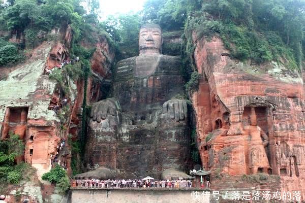 乐山大佛胸口处发现一暗室，内有两件东西，揭开千年前神秘传说