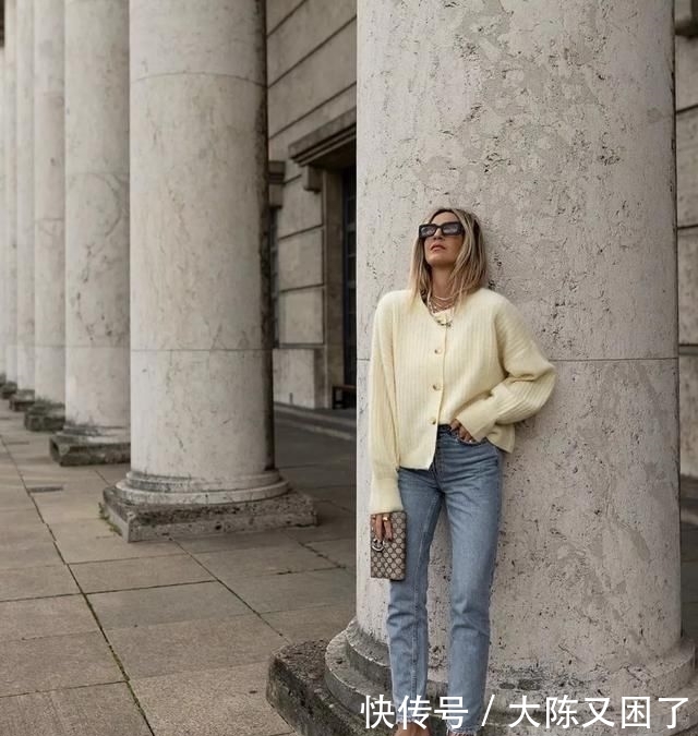  『时髦』阔腿裤不吃香了，2020流行“窄腿裤”，时髦不挑人，比阔腿裤百搭！