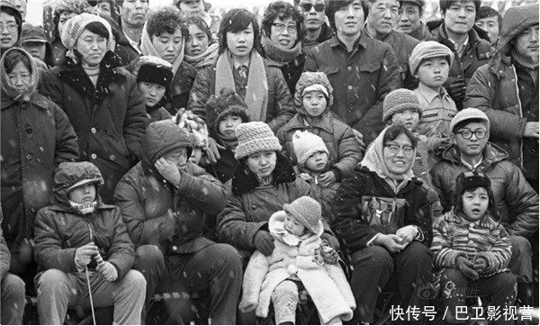 镜头下：８０年代北京那些老照片催人泪下，每一张都是满满的回忆