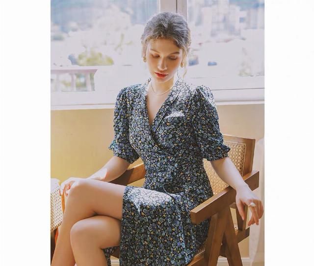  『碎花』初夏的“茶歇裙”这样穿，轻松打造法式女人味