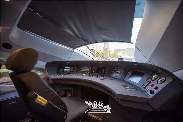 今日首次上线运营的超长版复兴号长啥样？探营现场照片来啦