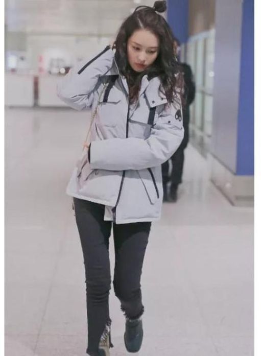 # 情商#没想到她这样回应，情商太高，张若昀夸李沁“仙女都穿白衣服”