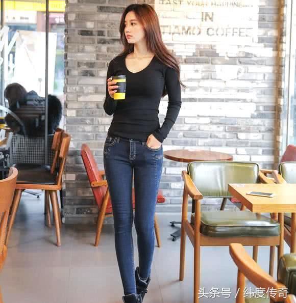 时尚穿搭,入秋天气渐渐变凉搭配牛仔裤完美的选择