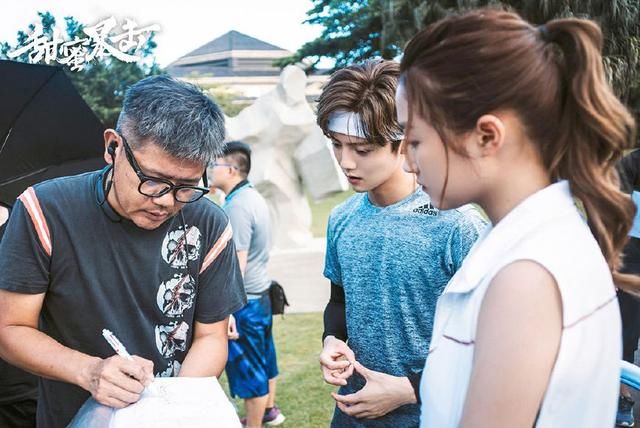 关晓彤怎么了？情侣戒指手表都不戴，网友：别祸害其他人！