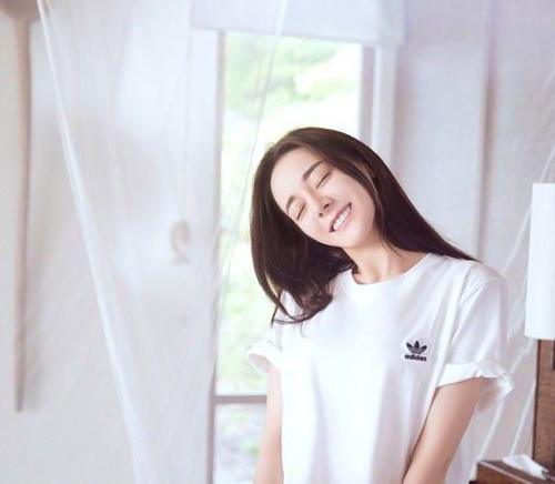 迪丽热巴：无论什么样的衣服都能穿出比卖家秀更高级的感觉！