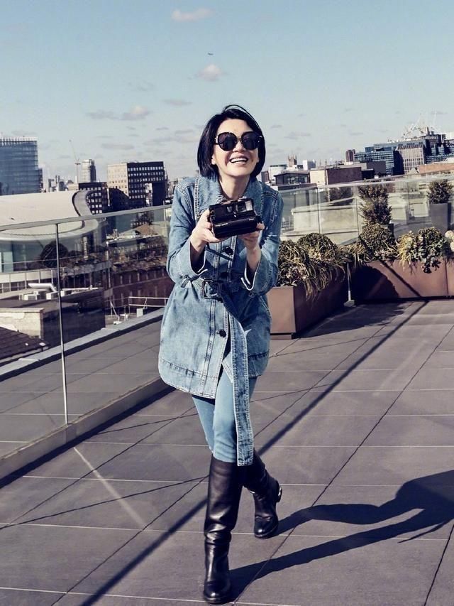 许晴年过半百，活得宛如20岁少女，网友:不老神话真不是盖的!