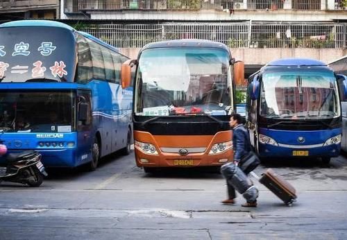  [时间]春运返乡“怪象”：为何旅客宁愿坐大巴，也不愿意坐高铁