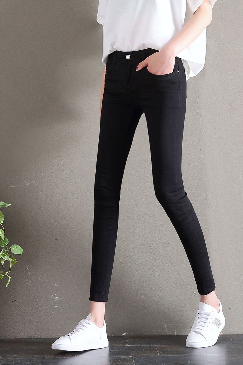 还再穿老土的打底裤，看看新款小脚裤，洋气的不得了