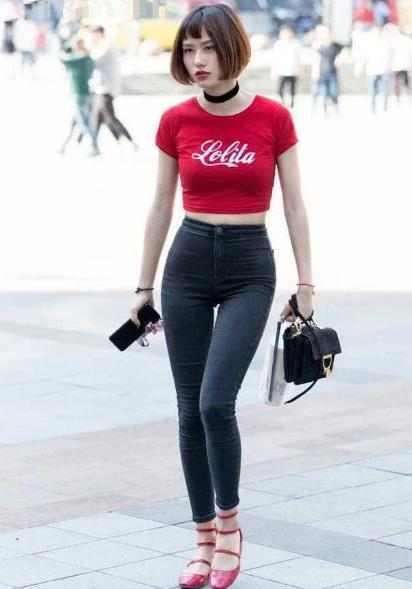 街拍: 图四?美女差点看成“温碧霞”, 头型真是太像了