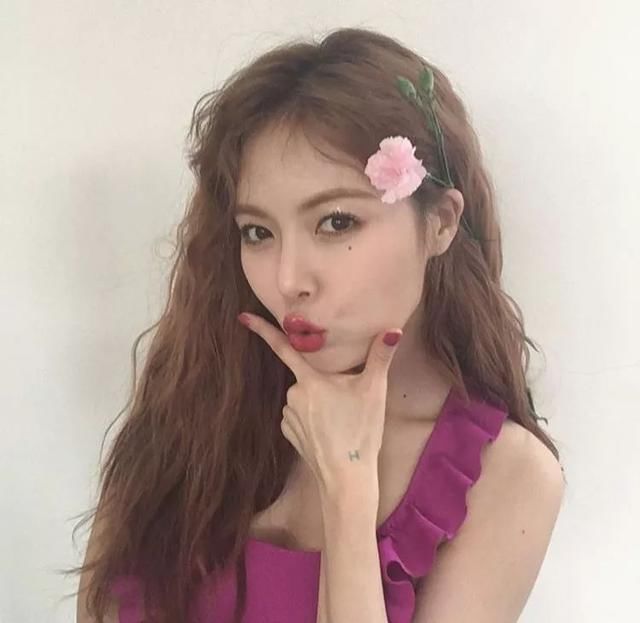 泫雅的复古妆好“坏”!酷女孩你们有福了!