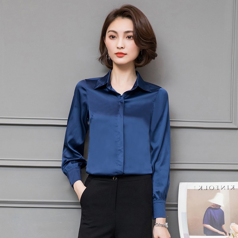 马上中秋，短袖别穿了，看这秋衫，时髦又遮肉，52岁小姨穿忒美